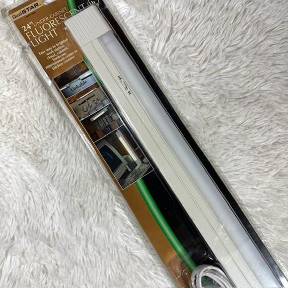 QualStar 24 inch Under-Cabinet Flourescent Light - Picture 1 of 13